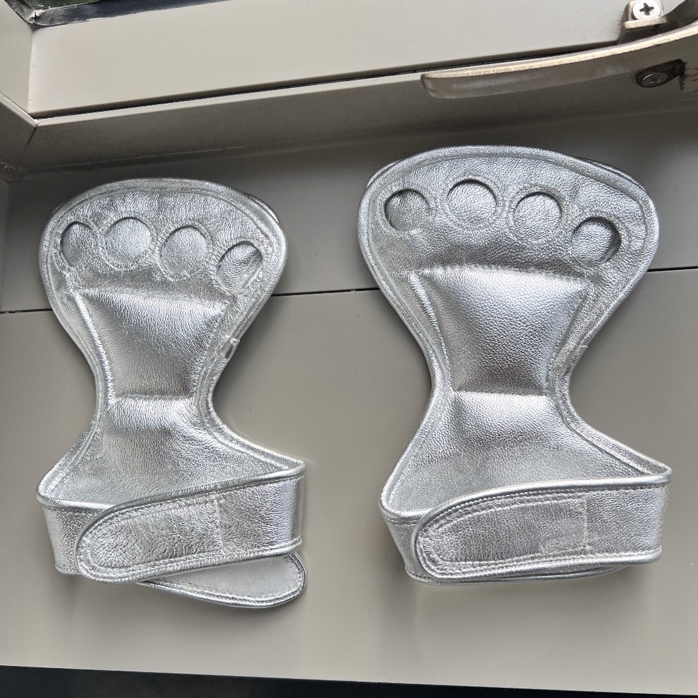 Faux Leather Fashion Silver Kickboxing Gloves